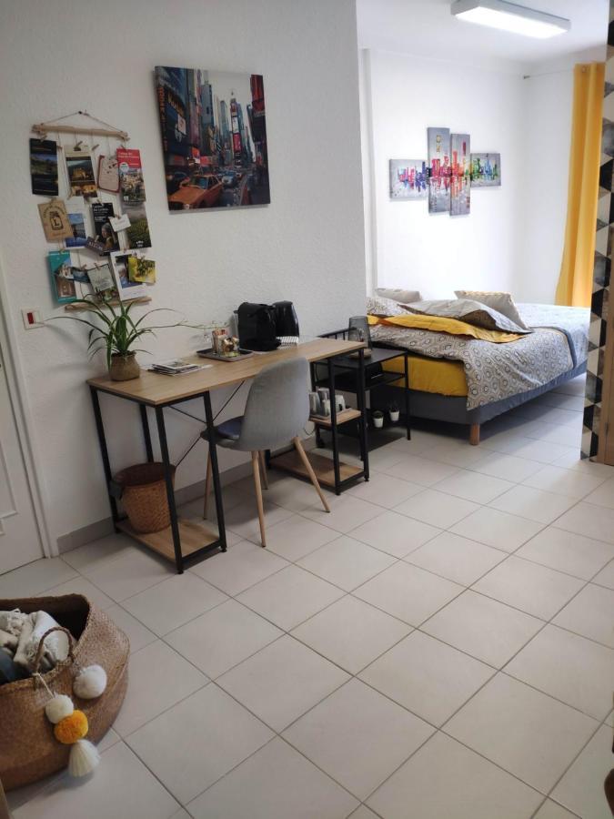 La Tourelle Suite Cosy Entre Vignoble Aixois Et Luberon Le Puy-Sainte-Réparade Exterior foto